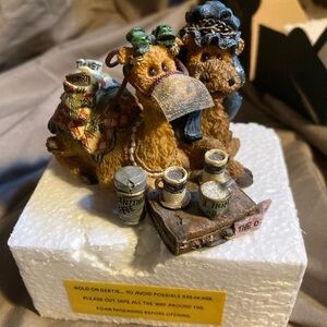 Boyds Bears Camel Couple Figurine in Brown, Tan, Green, Blue